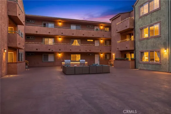 $449,900 | 2507 East 15th Street, Unit 118, Long Beach, CA 90804