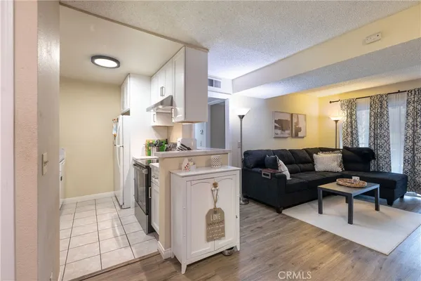 $449,900 | 2507 East 15th Street, Unit 118, Long Beach, CA 90804