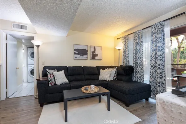 $449,900 | 2507 East 15th Street, Unit 118, Long Beach, CA 90804