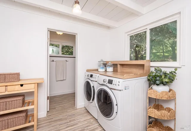 a view of livingroom with washer and dryer