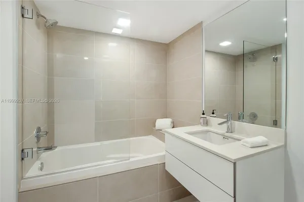 $5,500 | 6620 Indian Creek Drive, Unit 516, Miami Beach, FL 33141