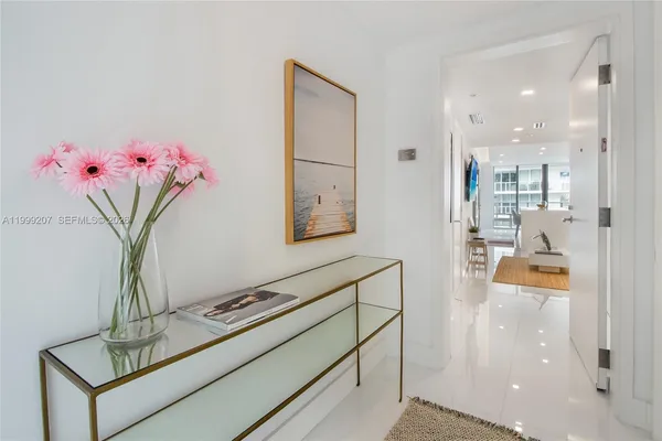 $5,500 | 6620 Indian Creek Drive, Unit 516, Miami Beach, FL 33141
