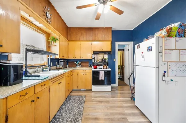 $240,000 | 403 North Wooden Avenue, Braymer, MO 64624