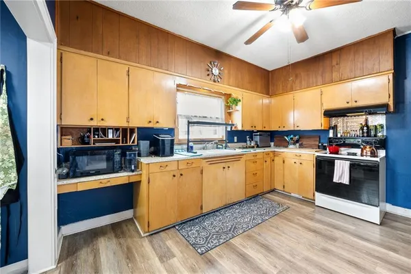 $240,000 | 403 North Wooden Avenue, Braymer, MO 64624