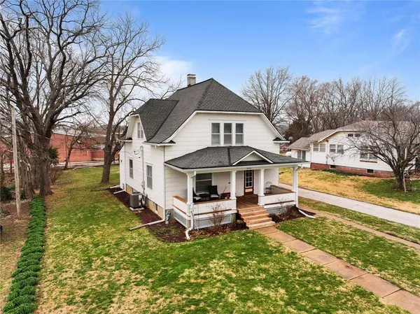 $240,000 | 403 North Wooden Avenue, Braymer, MO 64624