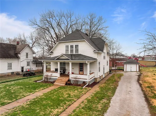 $240,000 | 403 North Wooden Avenue, Braymer, MO 64624