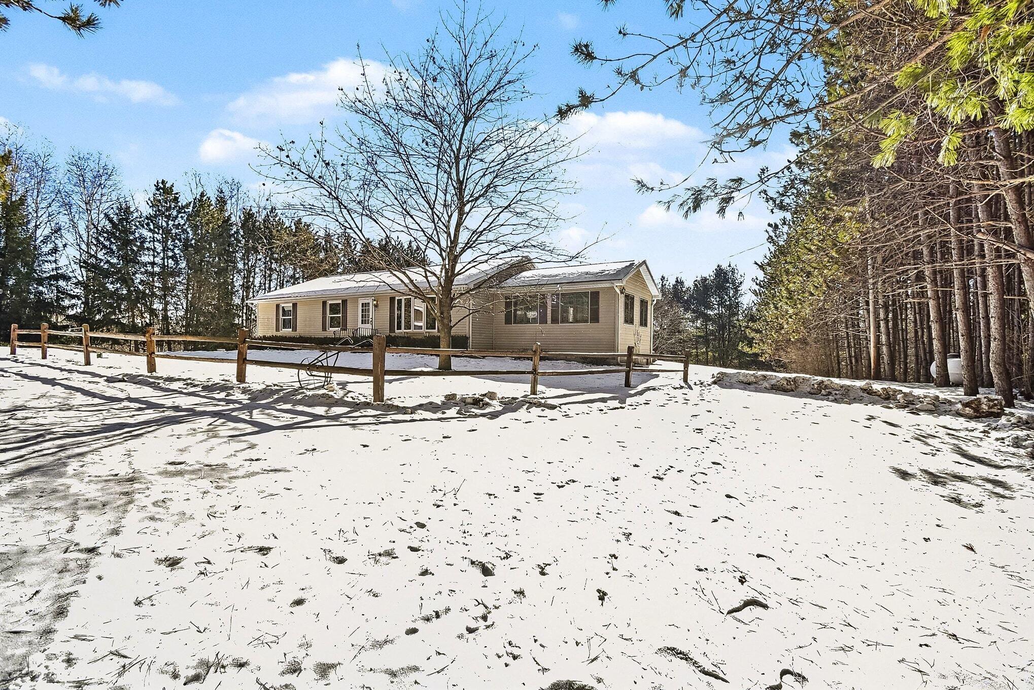 2345 Cemetery Road Gladwin, MI 48624 - Photo 4 of 32 004_file_6253