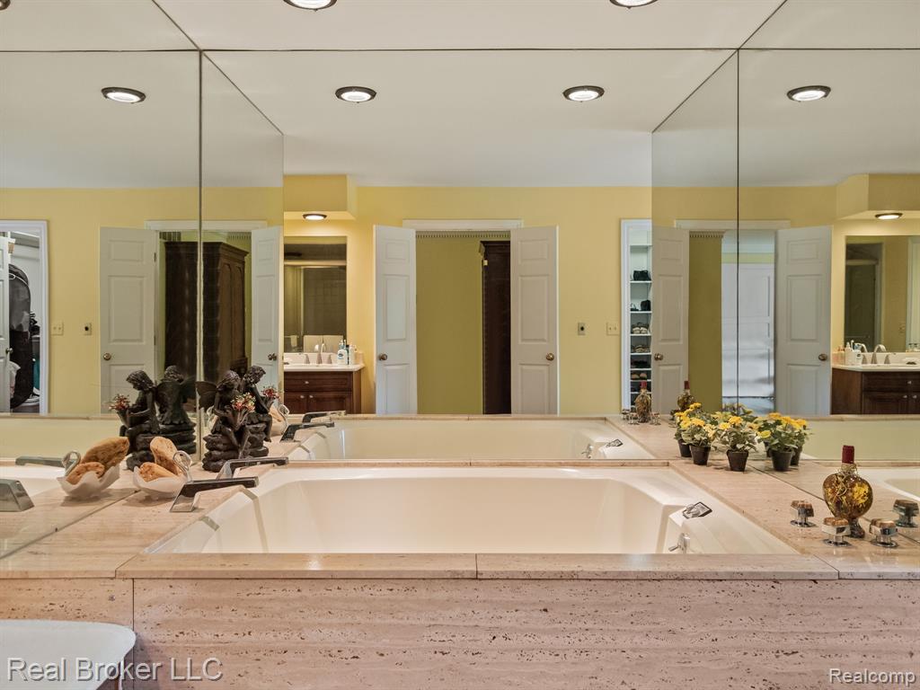 1299 Orchard Ridge Road Bloomfield Hills, MI 48304 - Photo 30 of 54 Gallery Image 30