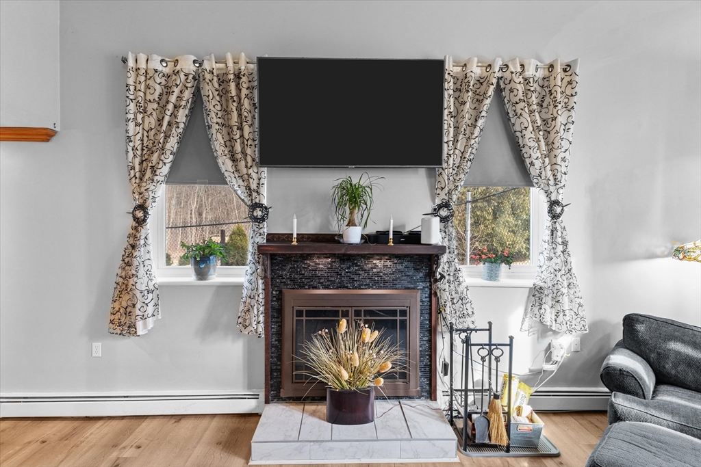 85 Folly Mill Road Salisbury, MA 01952 - Photo 4 of 40 a living room with furniture and a fireplace
