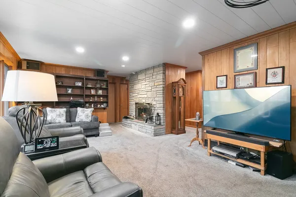 $474,500 | 9215 South 83rd Avenue, Hickory Hills, IL 60457