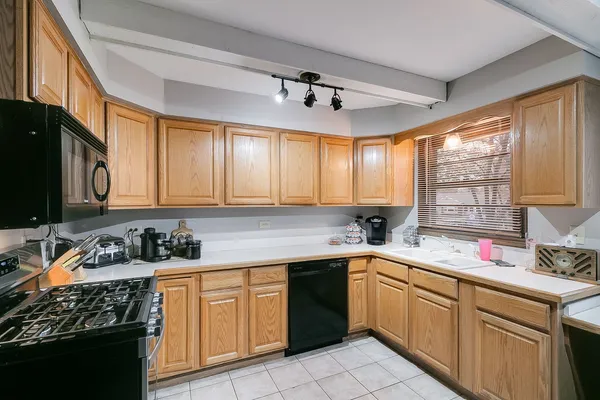 $474,500 | 9215 South 83rd Avenue, Hickory Hills, IL 60457