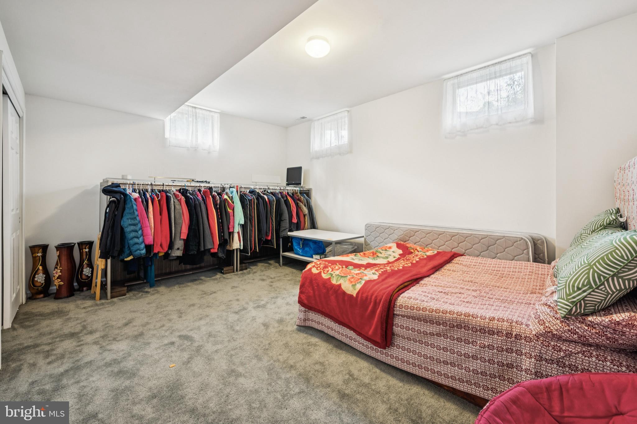 17 Jasmine Way Sewell, NJ 08080 - Photo 24 of 30 a bedroom with a bed and a couch