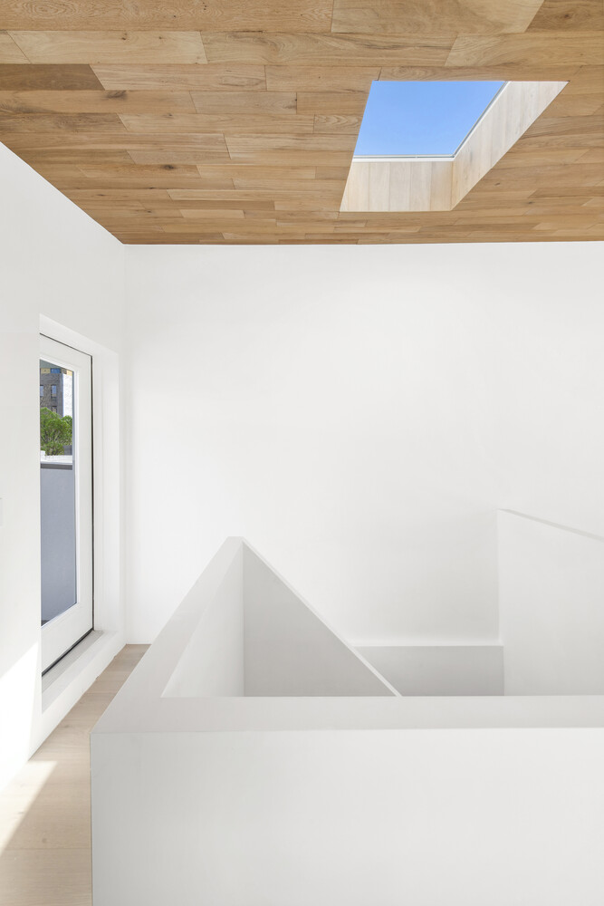 432 Fenimore Street Brooklyn, NY 11225 - Photo 20 of 25 a bathroom with a bathtub