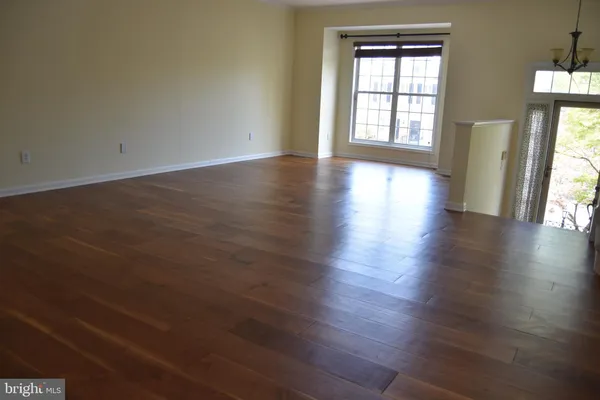 $3,000 | 44037 Kings Arms Square, Ashburn, VA 20147