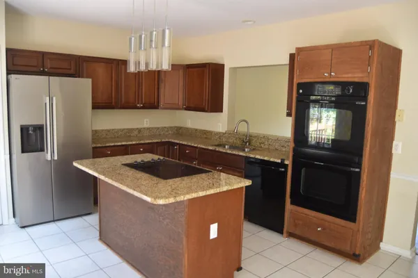 $3,000 | 44037 Kings Arms Square, Ashburn, VA 20147