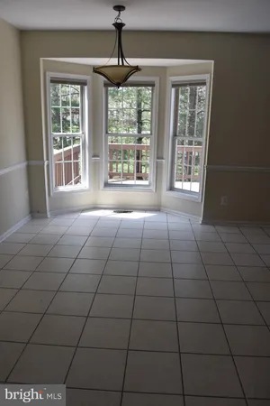 $3,000 | 44037 Kings Arms Square, Ashburn, VA 20147