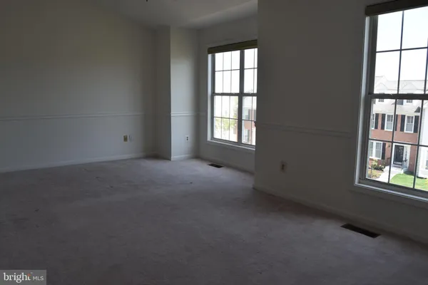 $3,000 | 44037 Kings Arms Square, Ashburn, VA 20147