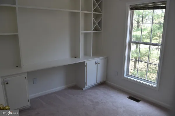 $3,000 | 44037 Kings Arms Square, Ashburn, VA 20147