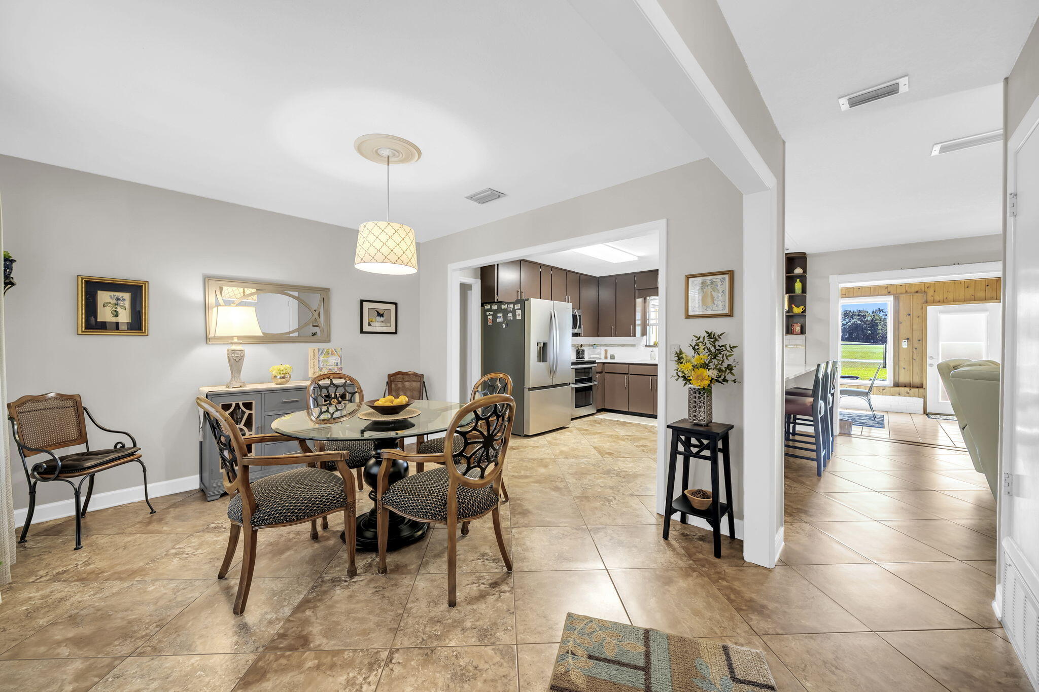 136 Country Club Road Shalimar, FL 32579 - Photo 22 of 83 136 Country Club Rd_Dining