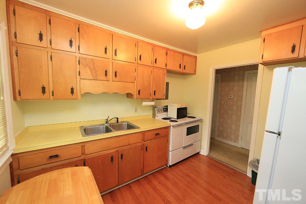 1504 Hanover Street Raleigh, NC 27608 - Photo 5 of 12