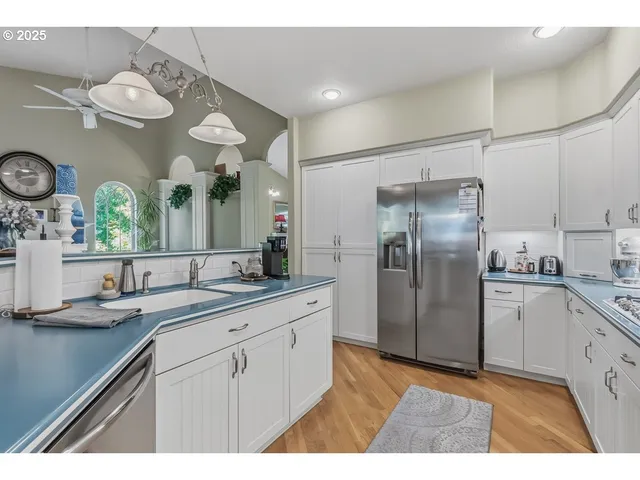 $759,000 | 6101 Southeast Parmenter Court, Milwaukie, OR 97267