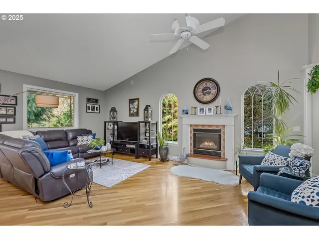 $759,000 | 6101 Southeast Parmenter Court, Milwaukie, OR 97267