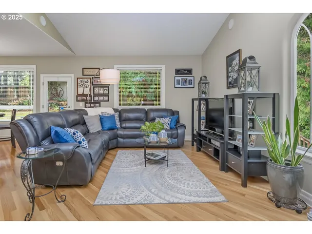 $759,000 | 6101 Southeast Parmenter Court, Milwaukie, OR 97267