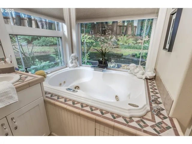 $759,000 | 6101 Southeast Parmenter Court, Milwaukie, OR 97267