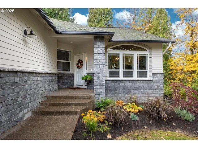 $759,000 | 6101 Southeast Parmenter Court, Milwaukie, OR 97267