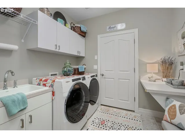 $759,000 | 6101 Southeast Parmenter Court, Milwaukie, OR 97267