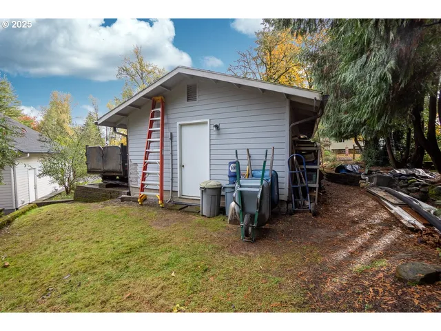 $759,000 | 6101 Southeast Parmenter Court, Milwaukie, OR 97267