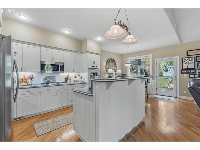 $759,000 | 6101 Southeast Parmenter Court, Milwaukie, OR 97267