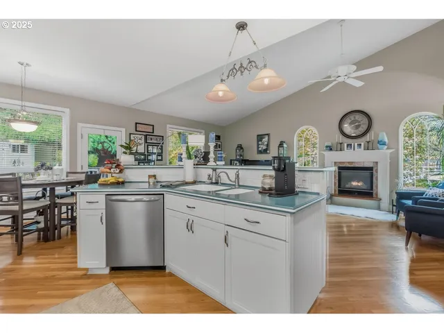 $759,000 | 6101 Southeast Parmenter Court, Milwaukie, OR 97267