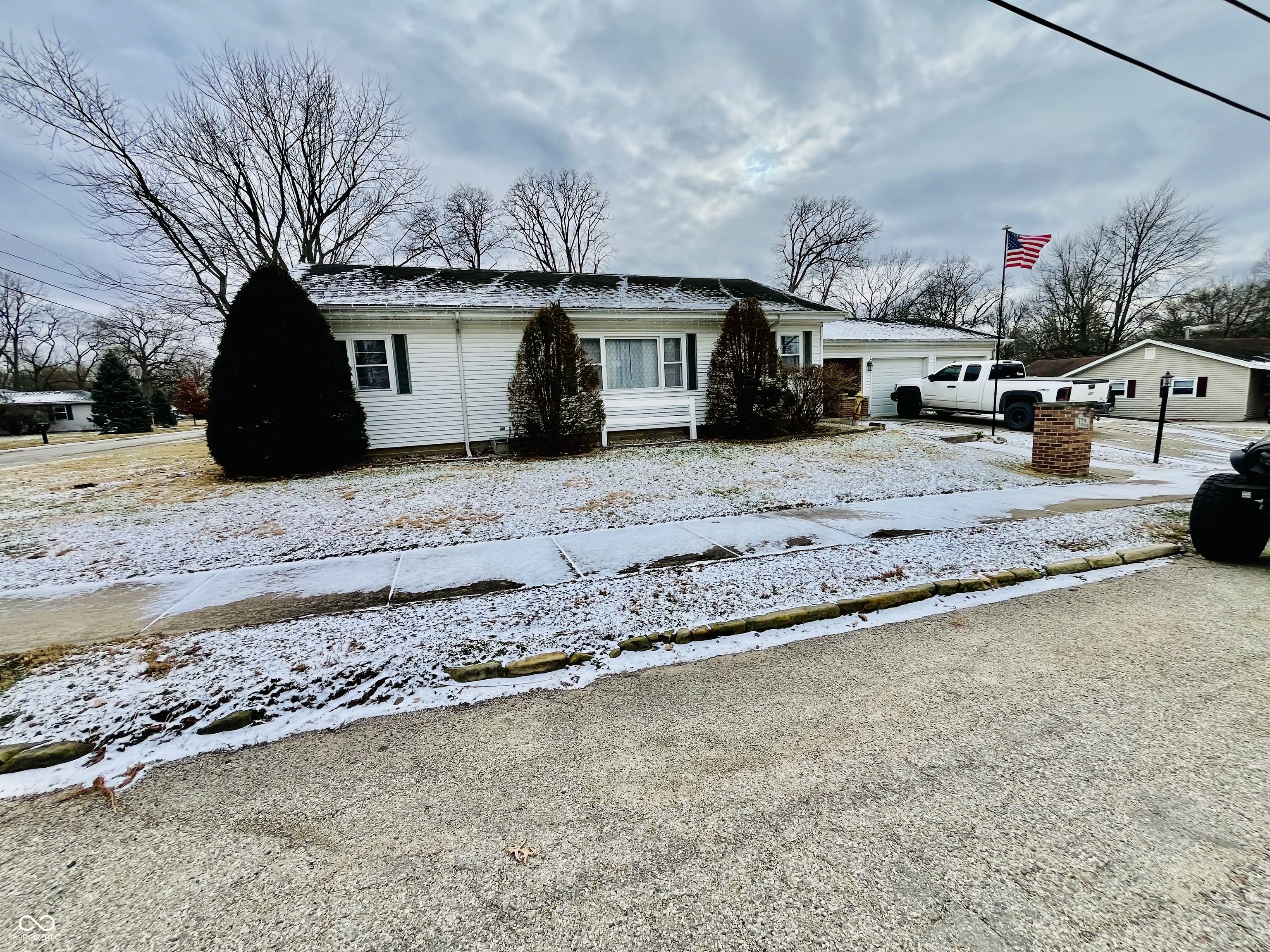 129 Center Street Williamsport, IN 47993 - Photo 2 of 28
