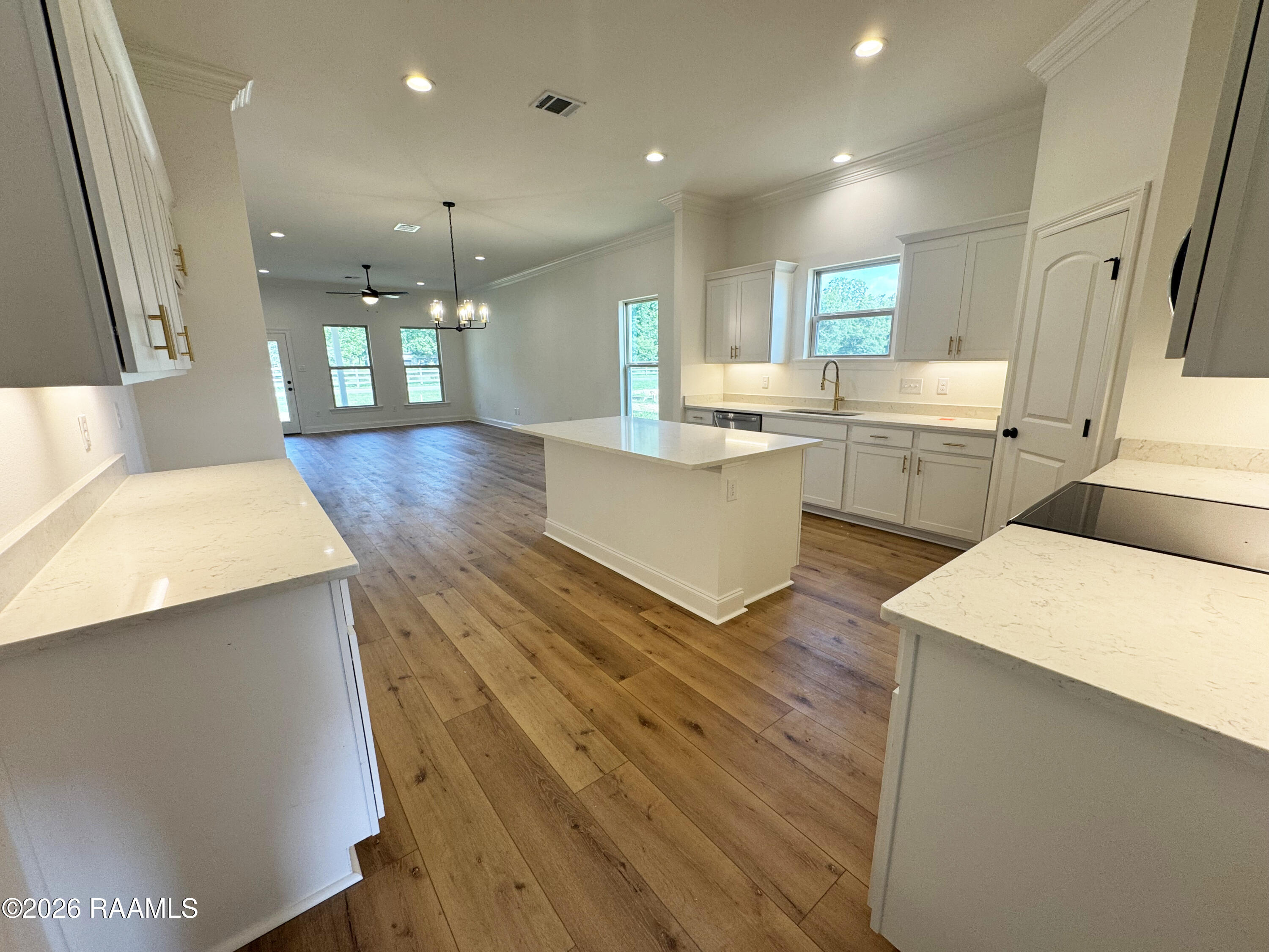 105 Crescent Row Broussard, LA 70518 - Photo 4 of 9 KITCHEN