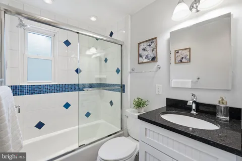 $775,000 | 7002 Lee Park Court, Falls Church, VA 22042