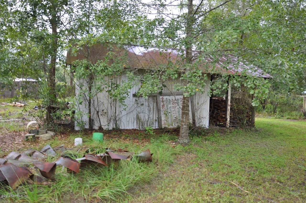 4147 Pinto Road Middleburg, FL 32068 - Photo 5 of 31 a backyard of a house with lots of green space and fountain