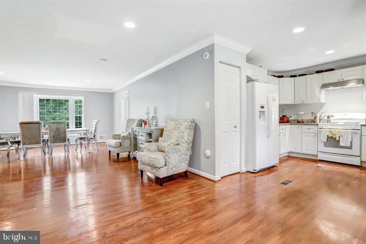 6613 Elder Avenue Springfield, VA 22150 - Photo 6 of 18