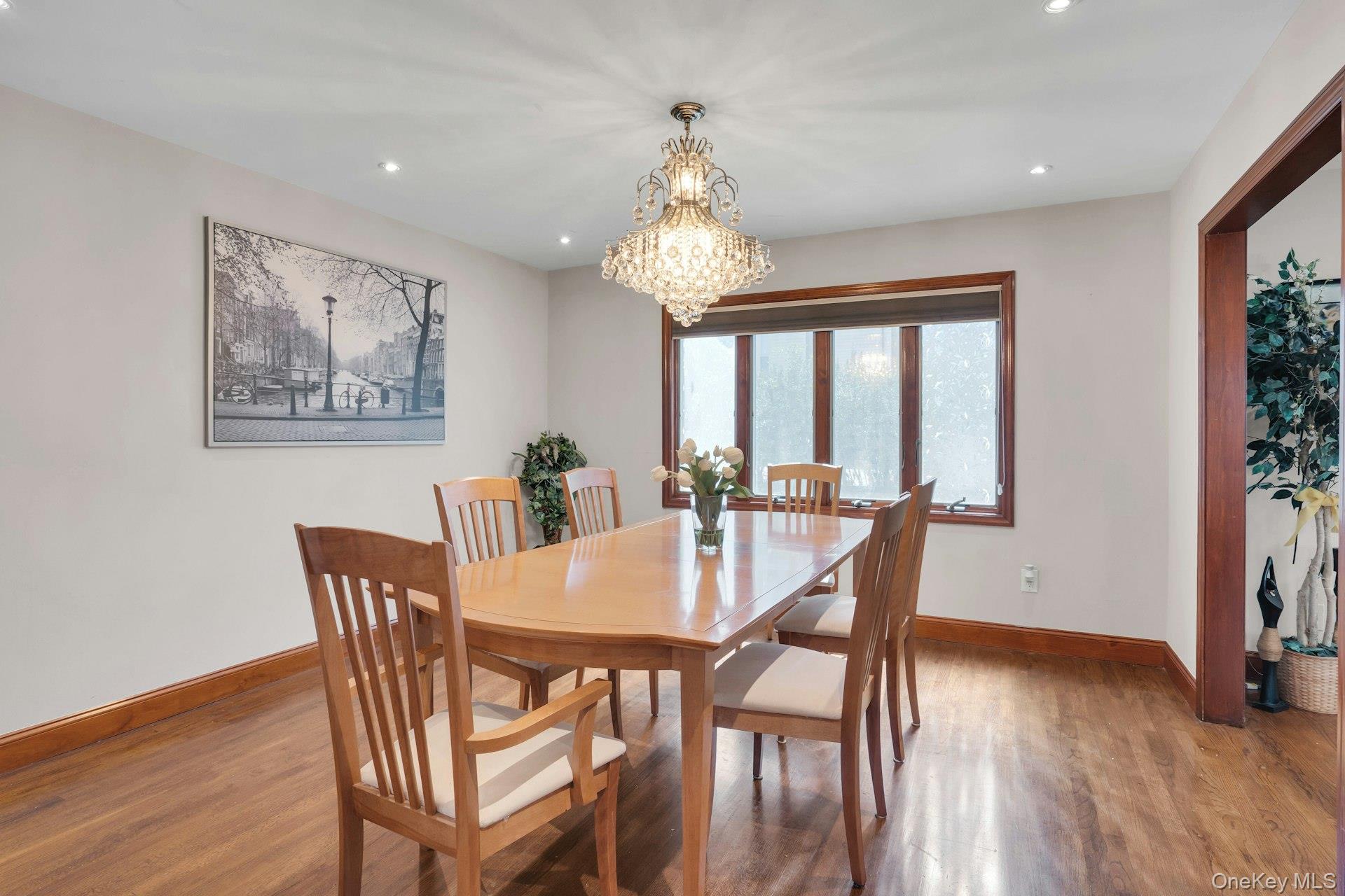 12 Bagatelle Road Dix Hills, NY 11746 - Photo 13 of 48