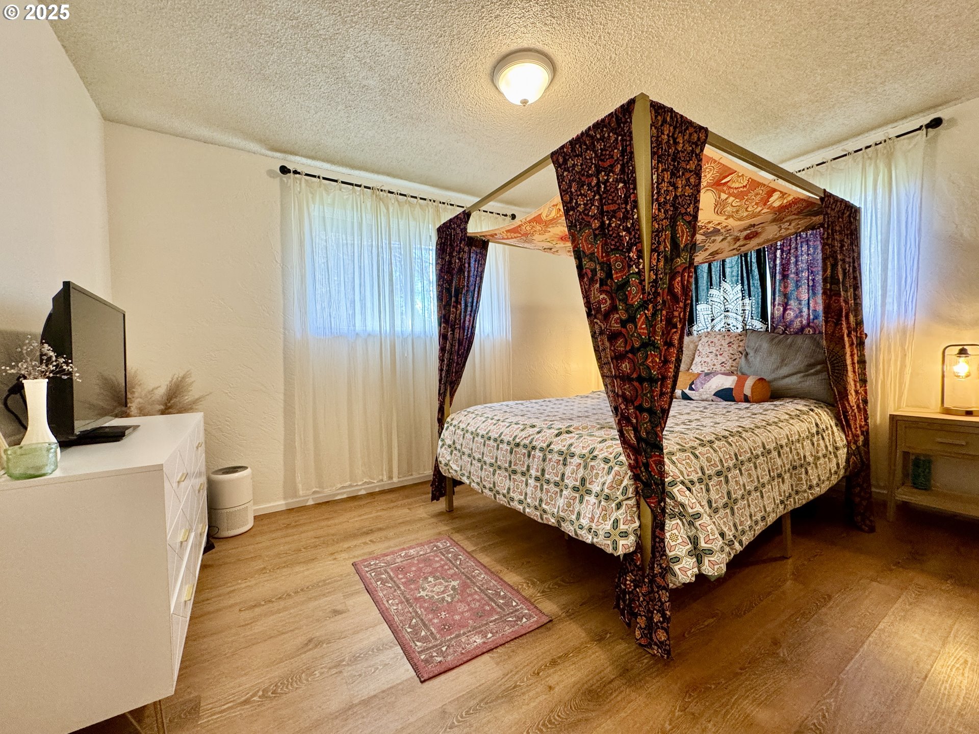 397 River Loop 2 Eugene, OR 97404 - Photo 22 of 42 a bedroom with a bed and a window