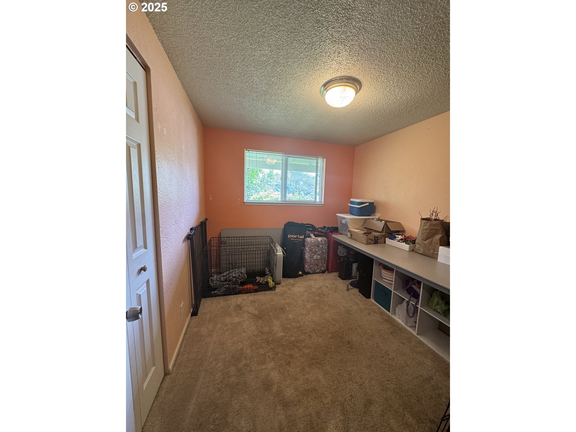 397 River Loop 2 Eugene, OR 97404 - Photo 25 of 42 a room with furniture and window