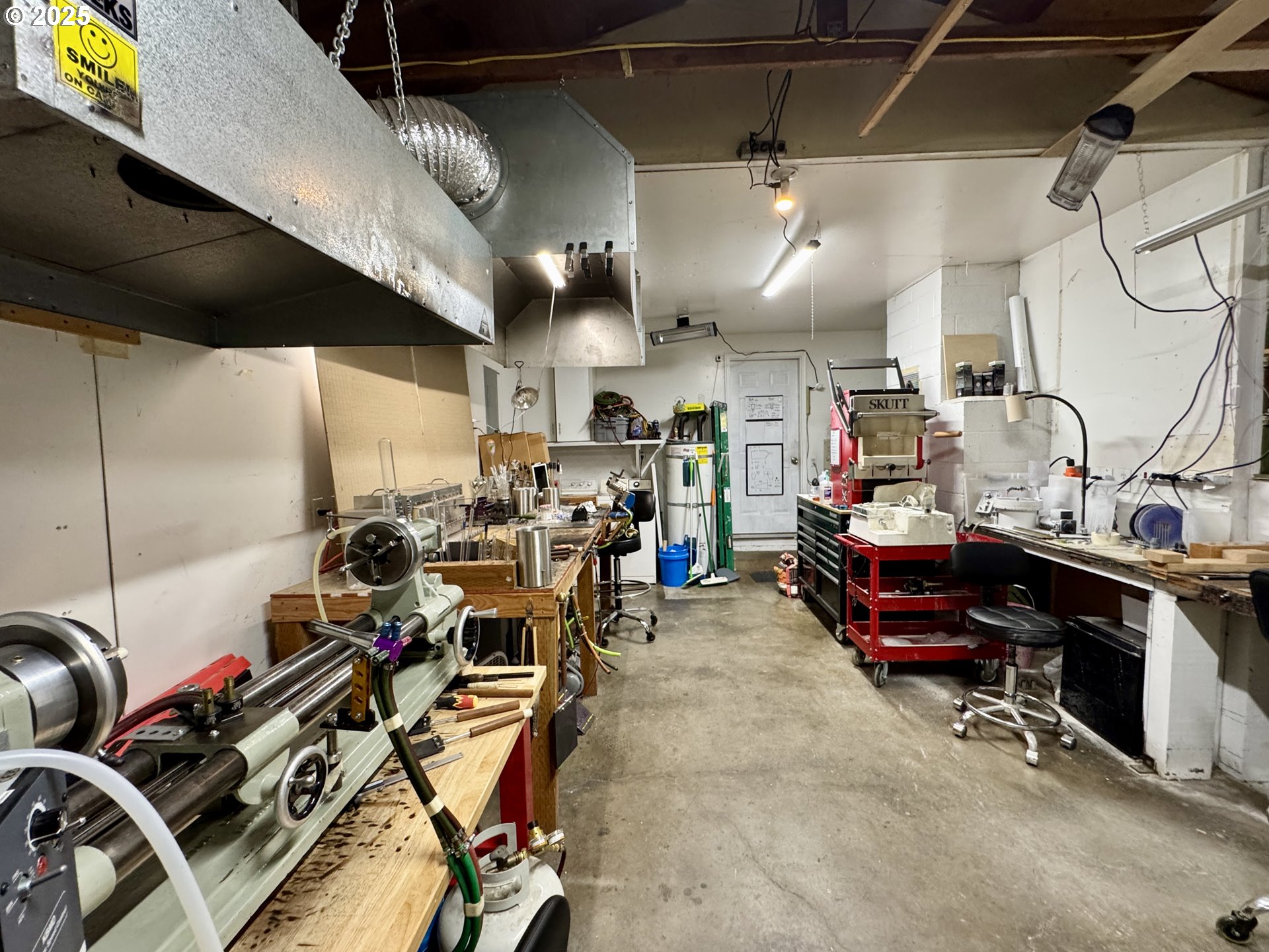397 River Loop 2 Eugene, OR 97404 - Photo 29 of 42 a view of a room with gym equipment