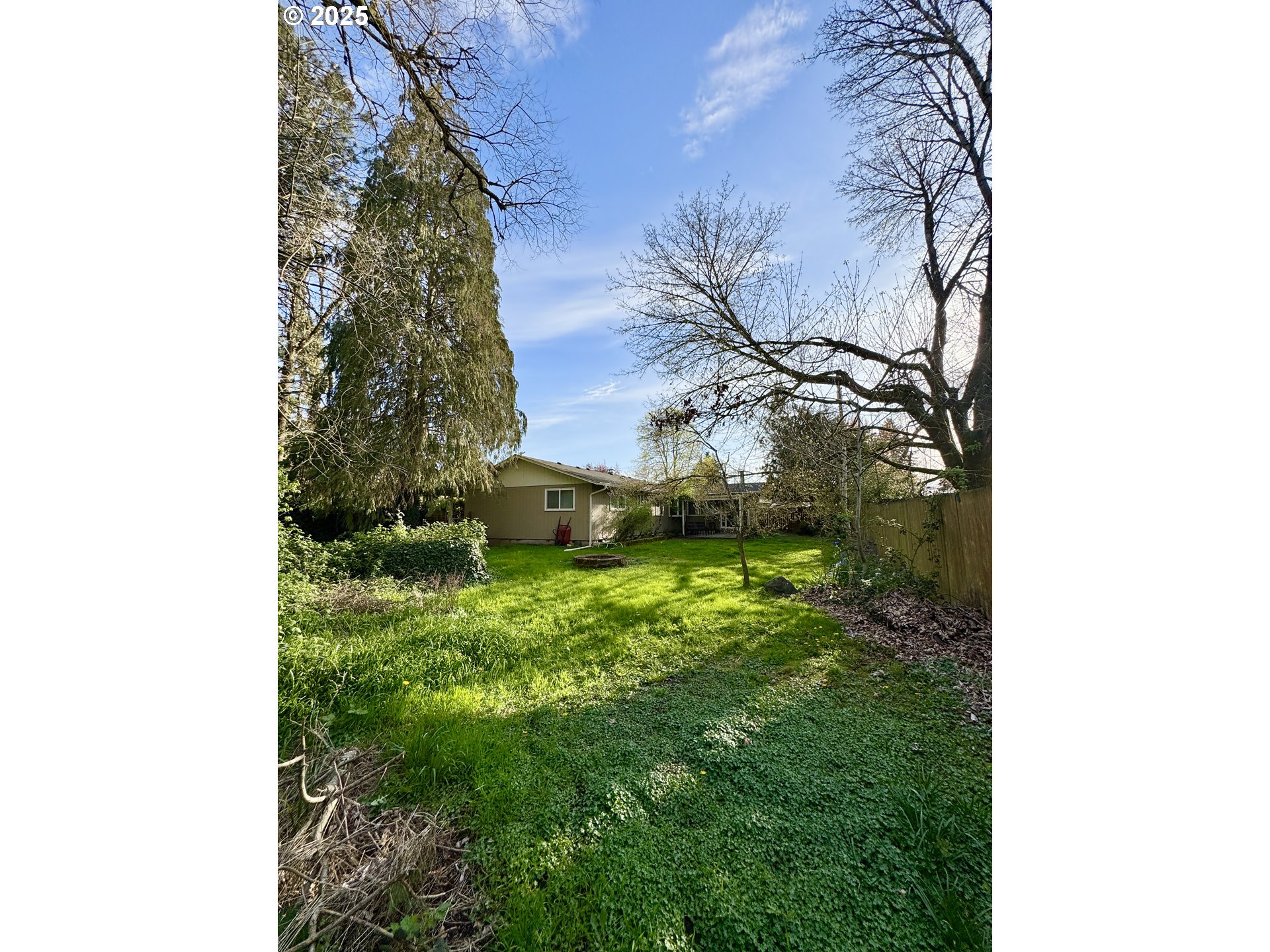 397 River Loop 2 Eugene, OR 97404 - Photo 30 of 42 a backyard of a house