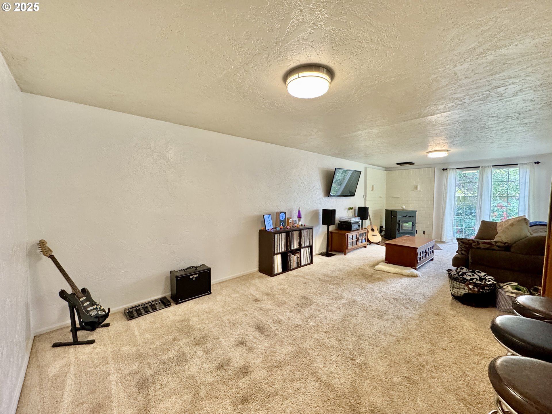 397 River Loop 2 Eugene, OR 97404 - Photo 10 of 42 a bedroom with furniture and a gym equipment
