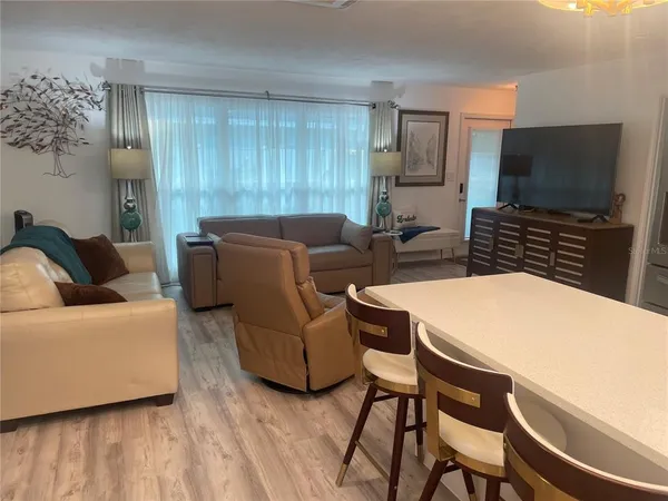 $2,700 | 515 1st Avenue East, Bradenton, FL 34208