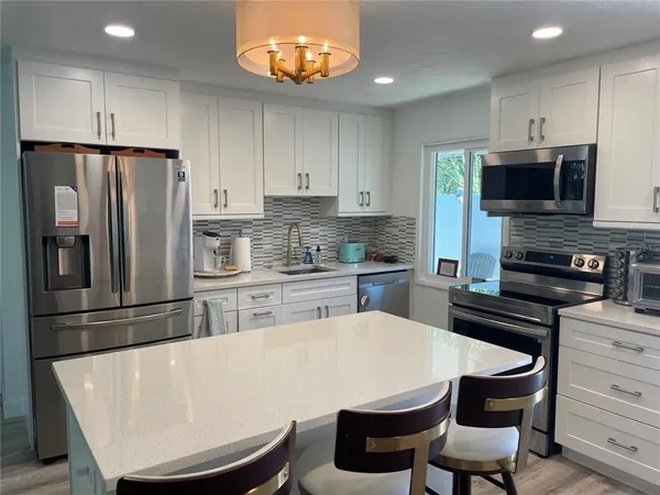 $2,700 | 515 1st Avenue East, Bradenton, FL 34208