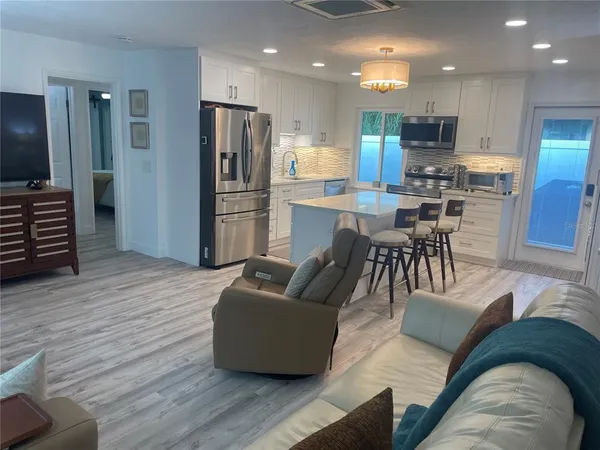 $2,700 | 515 1st Avenue East, Bradenton, FL 34208