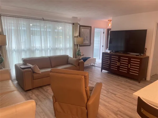 $2,700 | 515 1st Avenue East, Bradenton, FL 34208