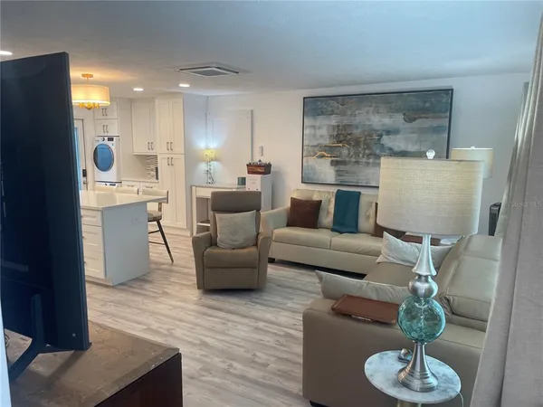 $2,700 | 515 1st Avenue East, Bradenton, FL 34208