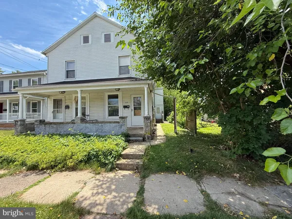 $945 | 202 East Portland Street, Mechanicsburg, PA 17055